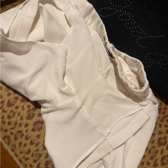 Abercrombie & Fitch Cream Shorts - Picture 4 of 4